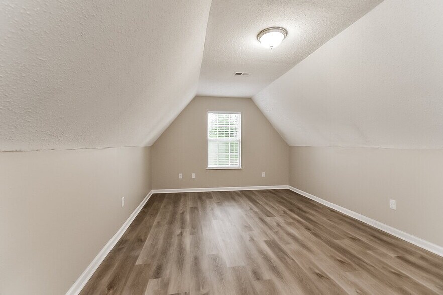 Building Photo - 1607 Central Trails Dr