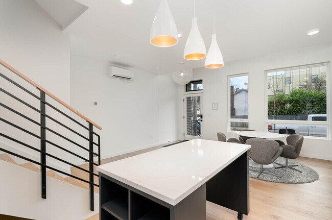 Building Photo - 1424 N 80th St