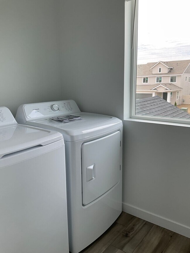 Building Photo - PRICE DROP - Beautiful New home in Eagle Ridge