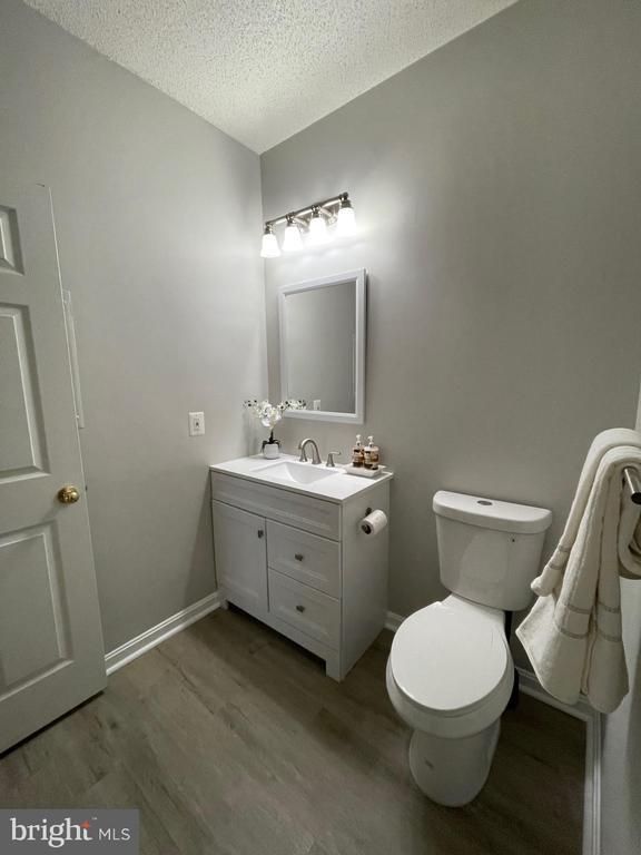 Building Photo - 1701 Lake Shore Crest Dr