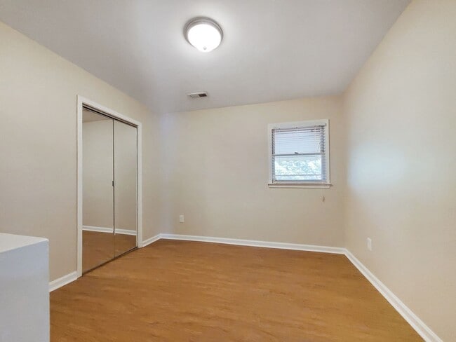 Building Photo - 504 University Ridge