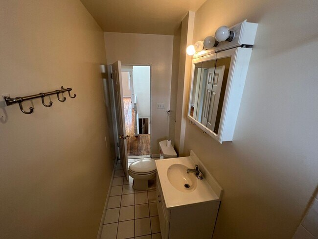 Building Photo - Stunning Newly Renovated 2 Bedroom 1.5 Bathroom
