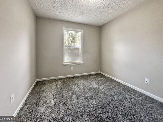 Building Photo - 335 Paradise Dr