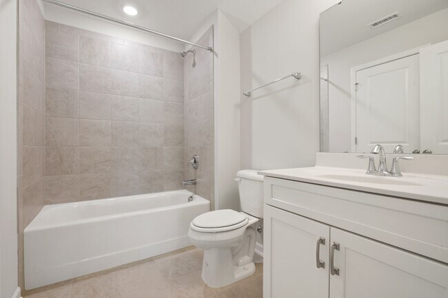 Building Photo - Stunning and spacious end-unit townhome in North Raleigh!