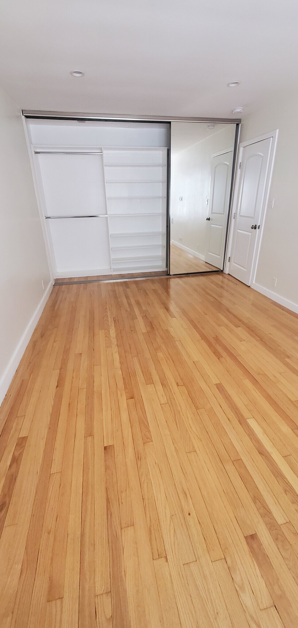 Building Photo - 1146 N Fuller Ave