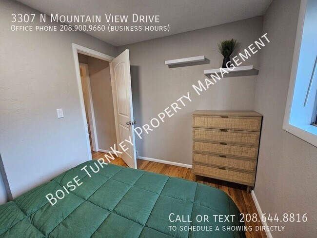 Building Photo - 3307 N Mountain View Dr