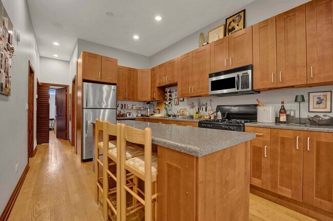 Building Photo - 1111 N Mozart St
