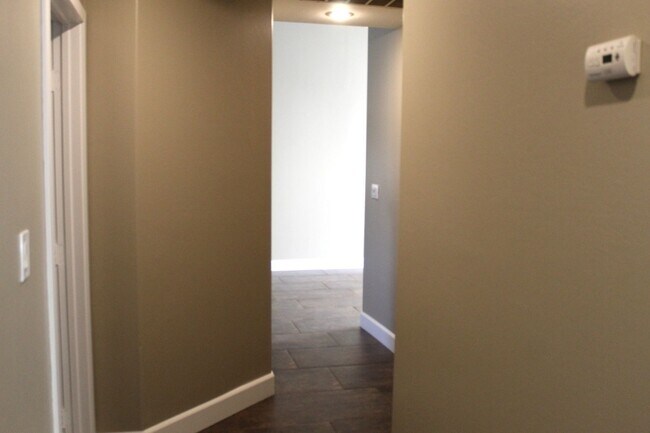 Building Photo - Large Home for Rent Bakersfield, CA