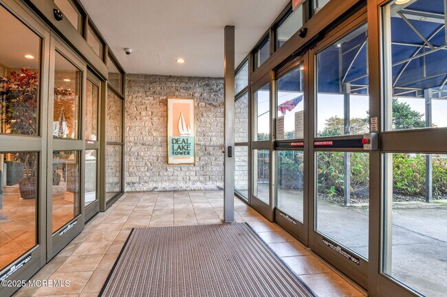 Building Photo - 510 Deal Lake Dr