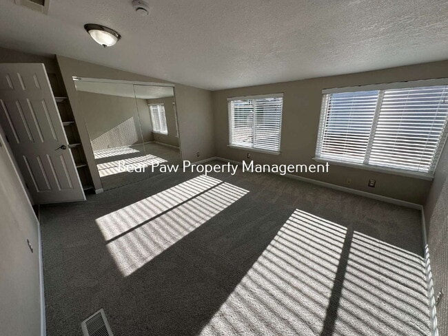 Building Photo - 1001 S Zuni St