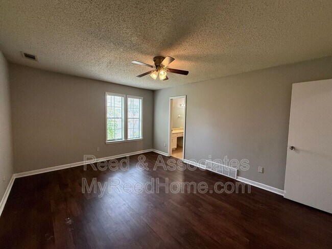 Building Photo - 6556 Birch Hollow Dr