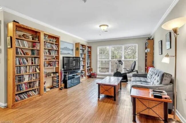 Building Photo - Wonderful updated 2 bedroom 2 bath condo o...