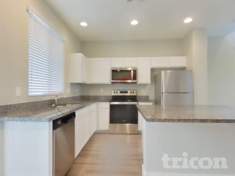 Building Photo - 2630 E Danbury Rd