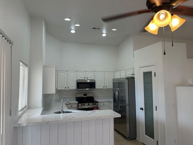 Building Photo - **Beautifully Updated 4-Bedroom Home in Pr...