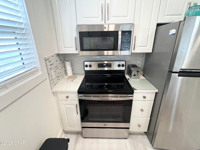 Building Photo - 7813 N Lagoon Dr