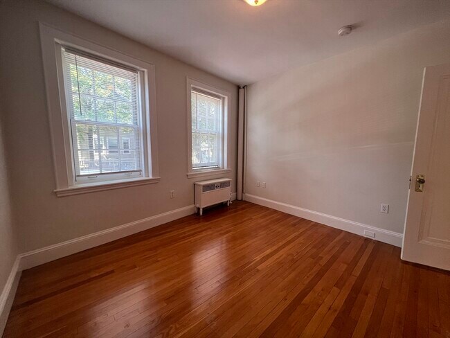 Building Photo - 353 Harvard St