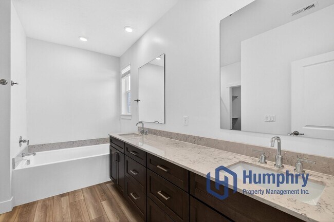 Building Photo - Beautiful home minutes from Costco
