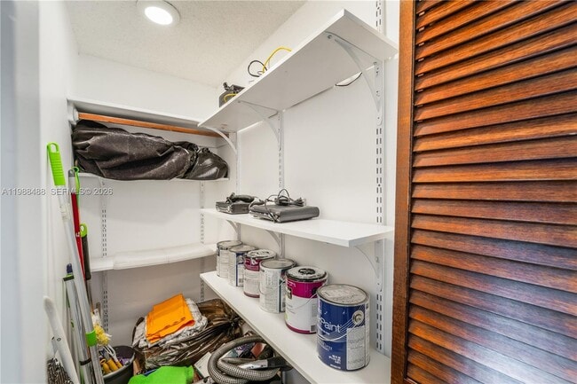 Building Photo - 6039 Collins Ave