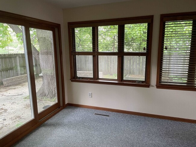 Building Photo - 1740 Park St