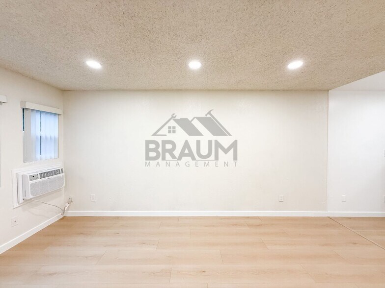 Building Photo - 4632 Laurel Canyon Blvd