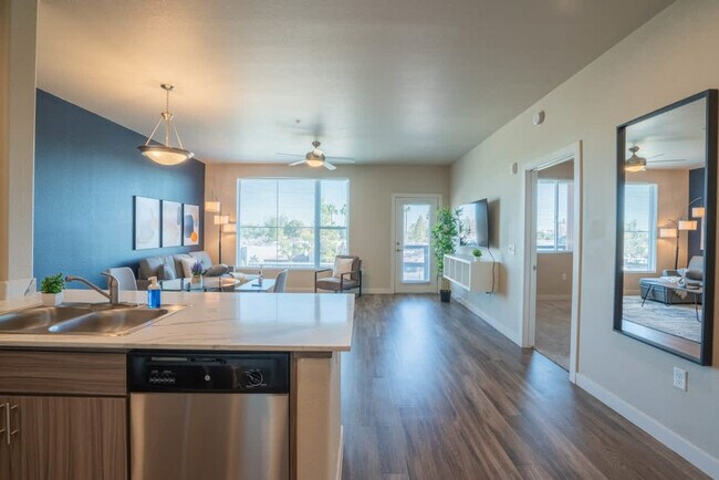 Building Photo - 1890 S Country Club Way