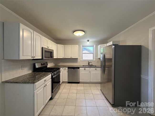 Building Photo - 5710 Charing Pl