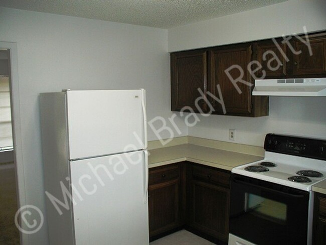 Building Photo - Affordable Two Bedroom!