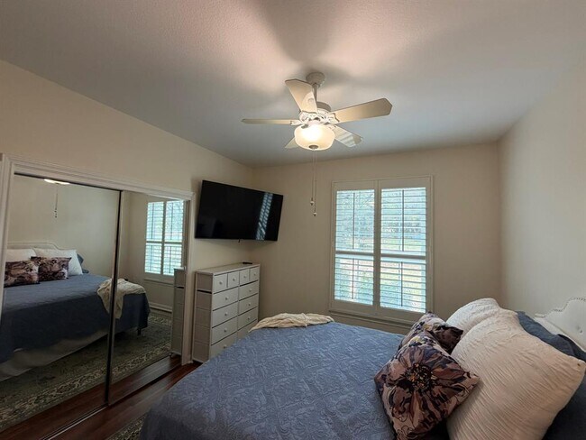 Building Photo - 103 Whispering Wind Dr