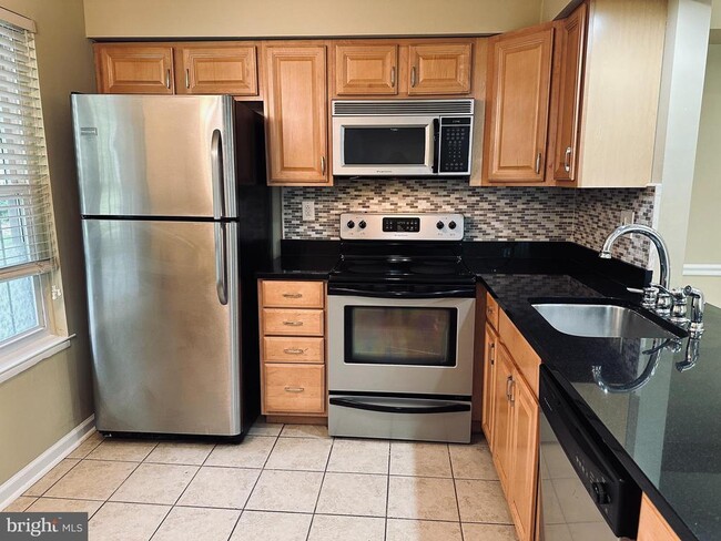 Building Photo - 328A Delancey Pl