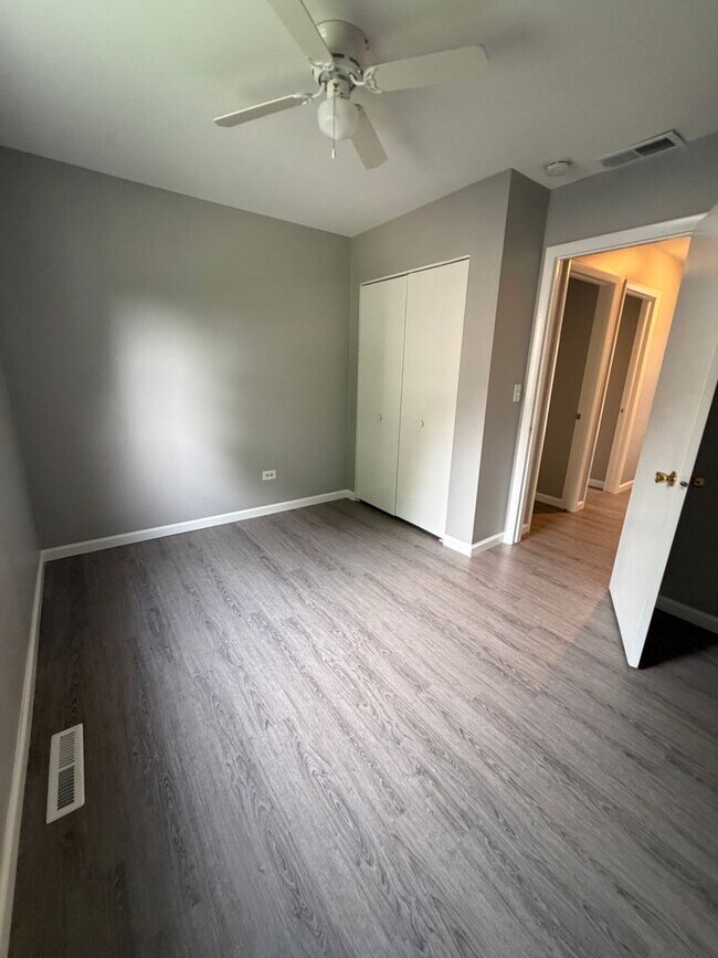 Building Photo - 1811 Hazelwood Dr