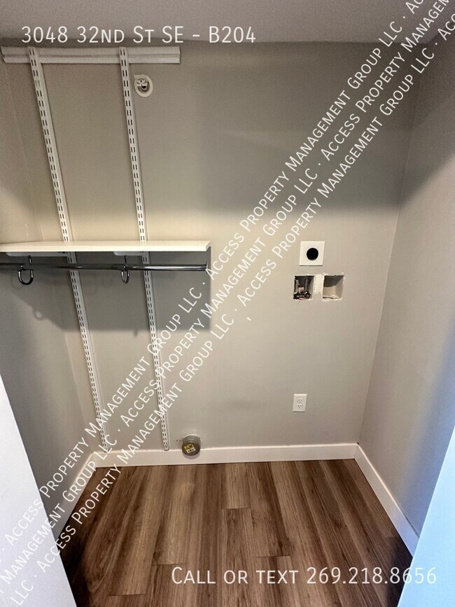 Building Photo - Great SE Side area close to 28th St and Be...