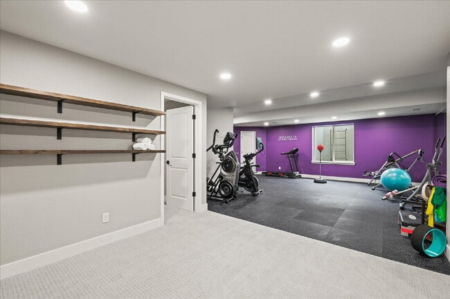 Building Photo - $7,495.00, Stunning 6 bed, 5 bath Ranch-St...