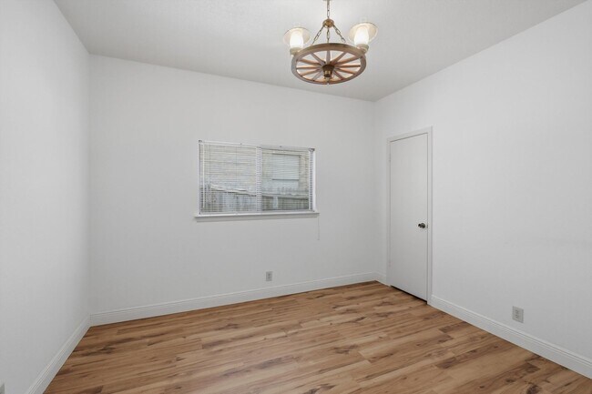 Building Photo - Spacious 4/2.5 in Northwest Crossing