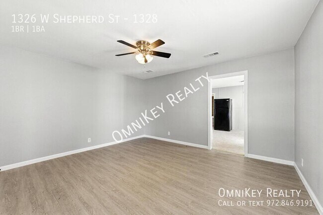Building Photo - 1326 W Shepherd St