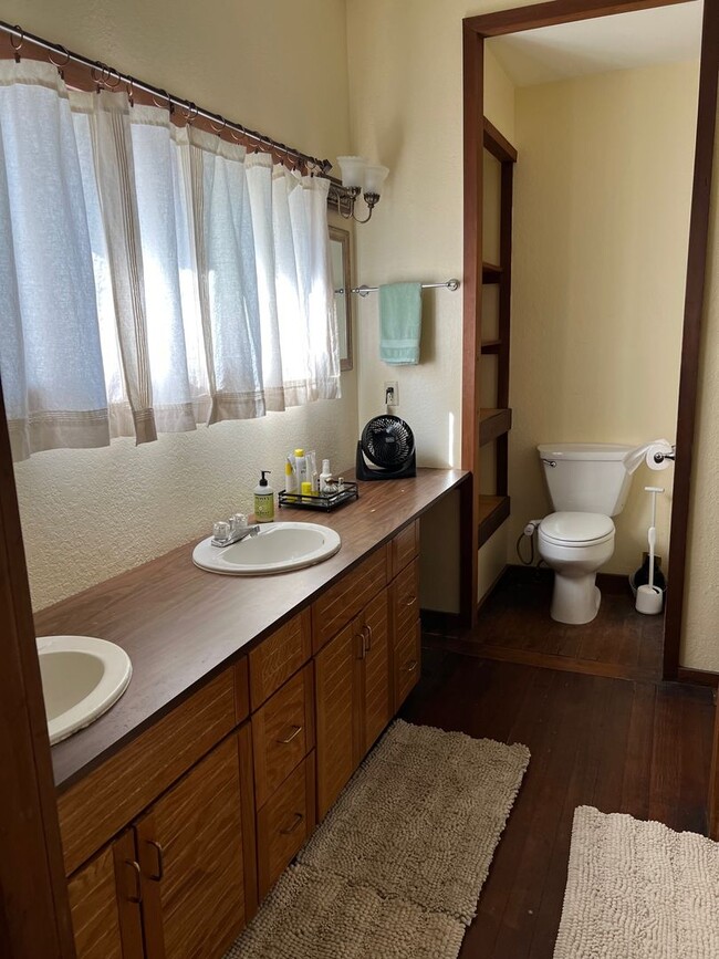 Building Photo - Downtown Whitefish 3BR/2 BA Furnished Hous...