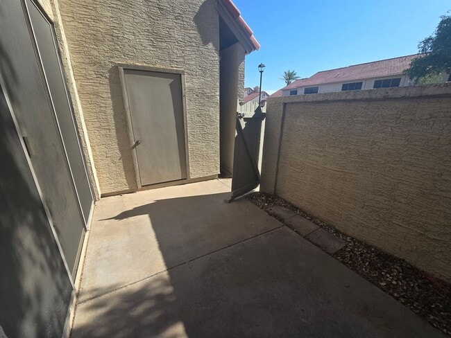 Building Photo - 2 Bedroom/2.5 Bathroom Townhome in Chandler