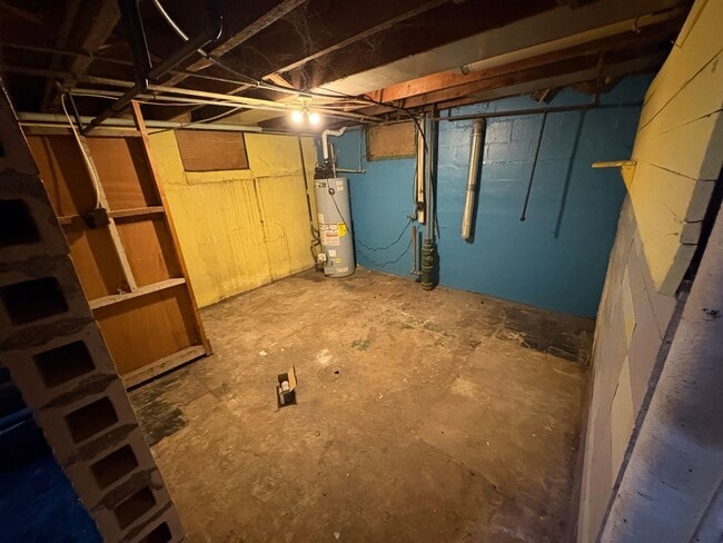 Building Photo - Check out this remodeled 4 bedroom house