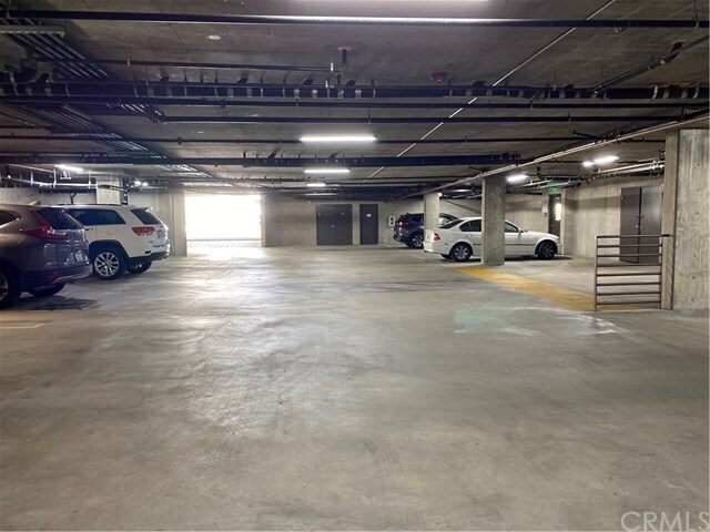 Building Photo - 288 S Oakland Ave