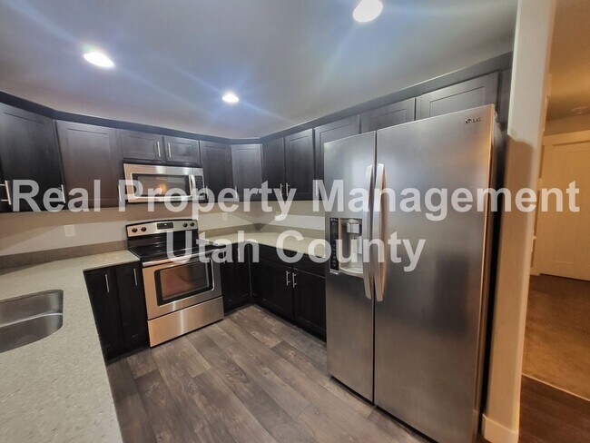 Building Photo - Pet Friendly Springville Condo