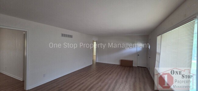 Building Photo - Beautiful 4 Bedroom 2.5 Bathroom in Kansas City, KS!