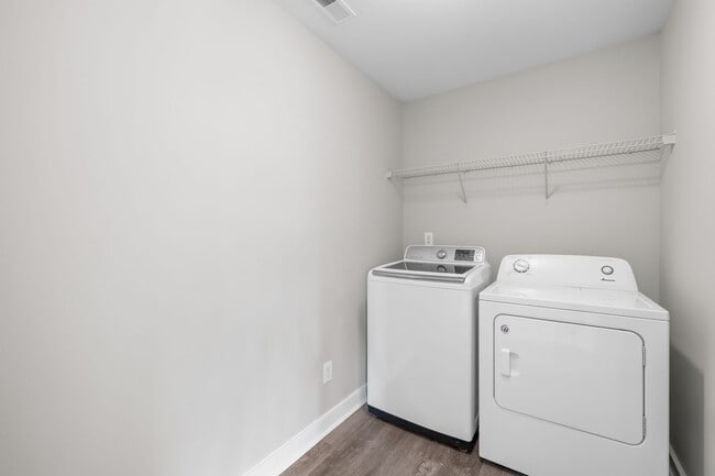 Building Photo - Spacious Northlake Home Offering Style, Co...