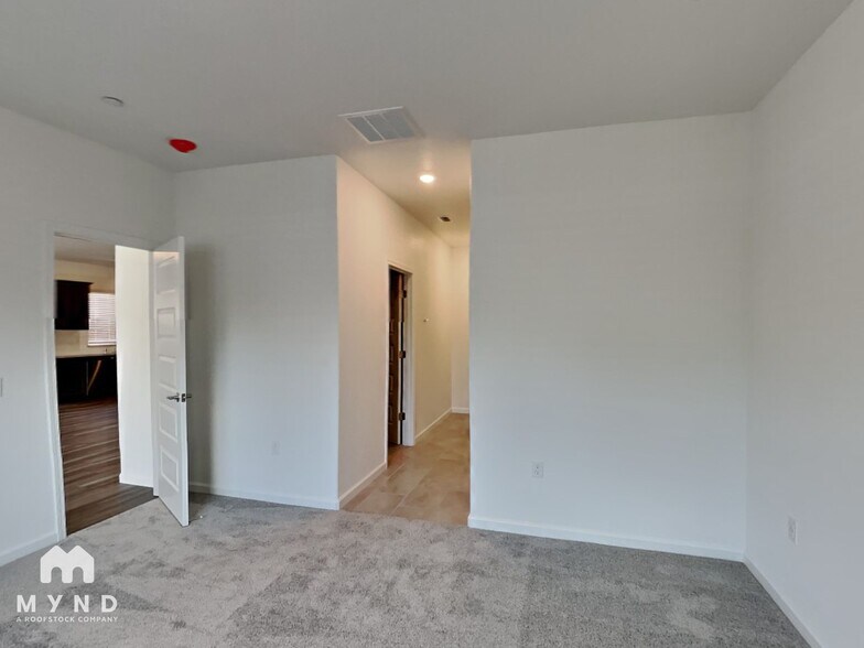 Building Photo - 1688 Bullock Dr