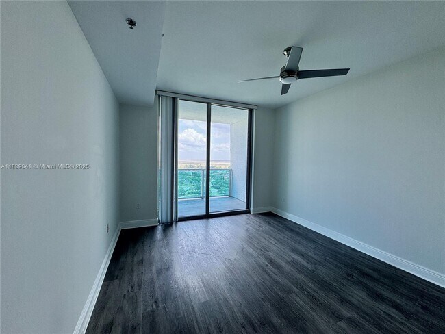 Building Photo - 2641 N Flamingo Rd