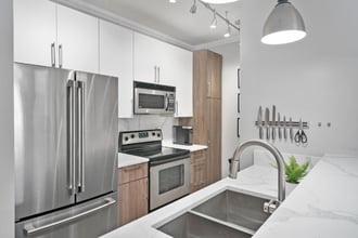 Building Photo - 334 S 3rd St