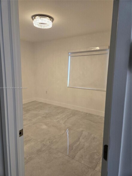 Building Photo - 841 S 24th Ave