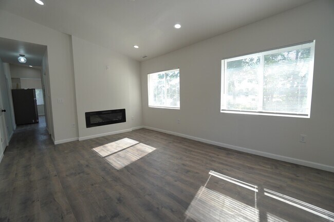 Building Photo - 5801 Juniper Ave