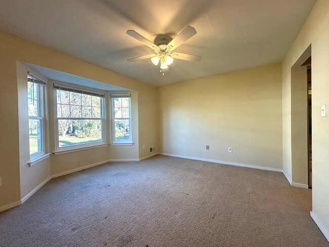 Building Photo - 2 bedrooms 2.5 bath