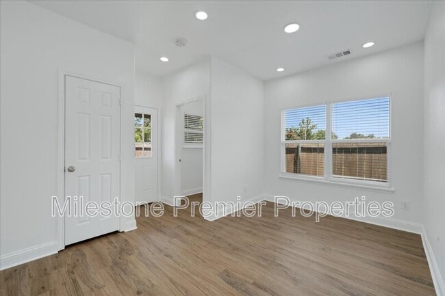 Building Photo - 3308 Moulton St