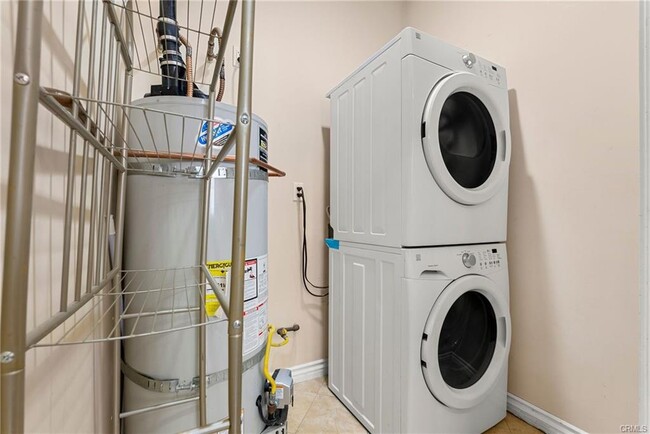 Building Photo - 732 E Palm Ave