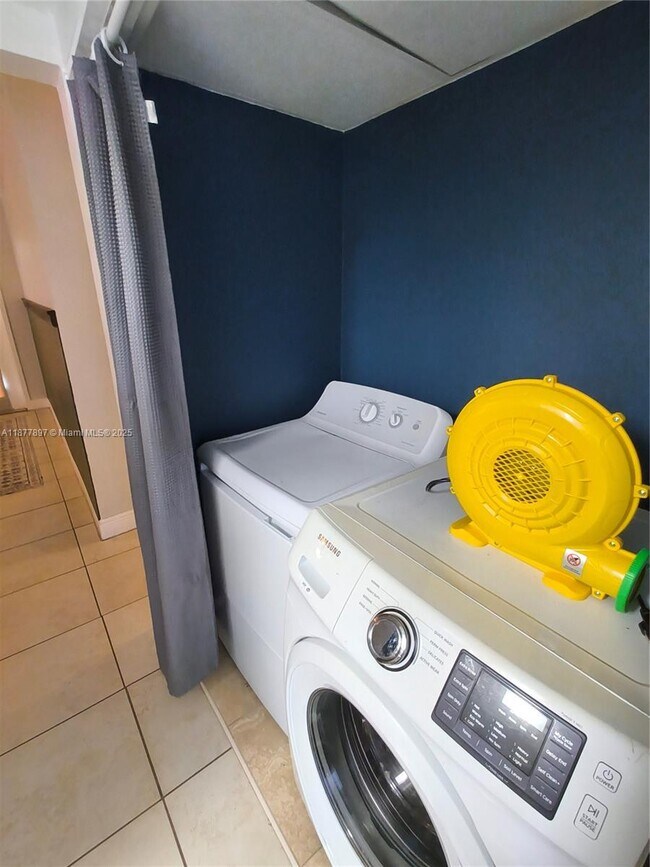 Building Photo - 7809 NW 67th Ave